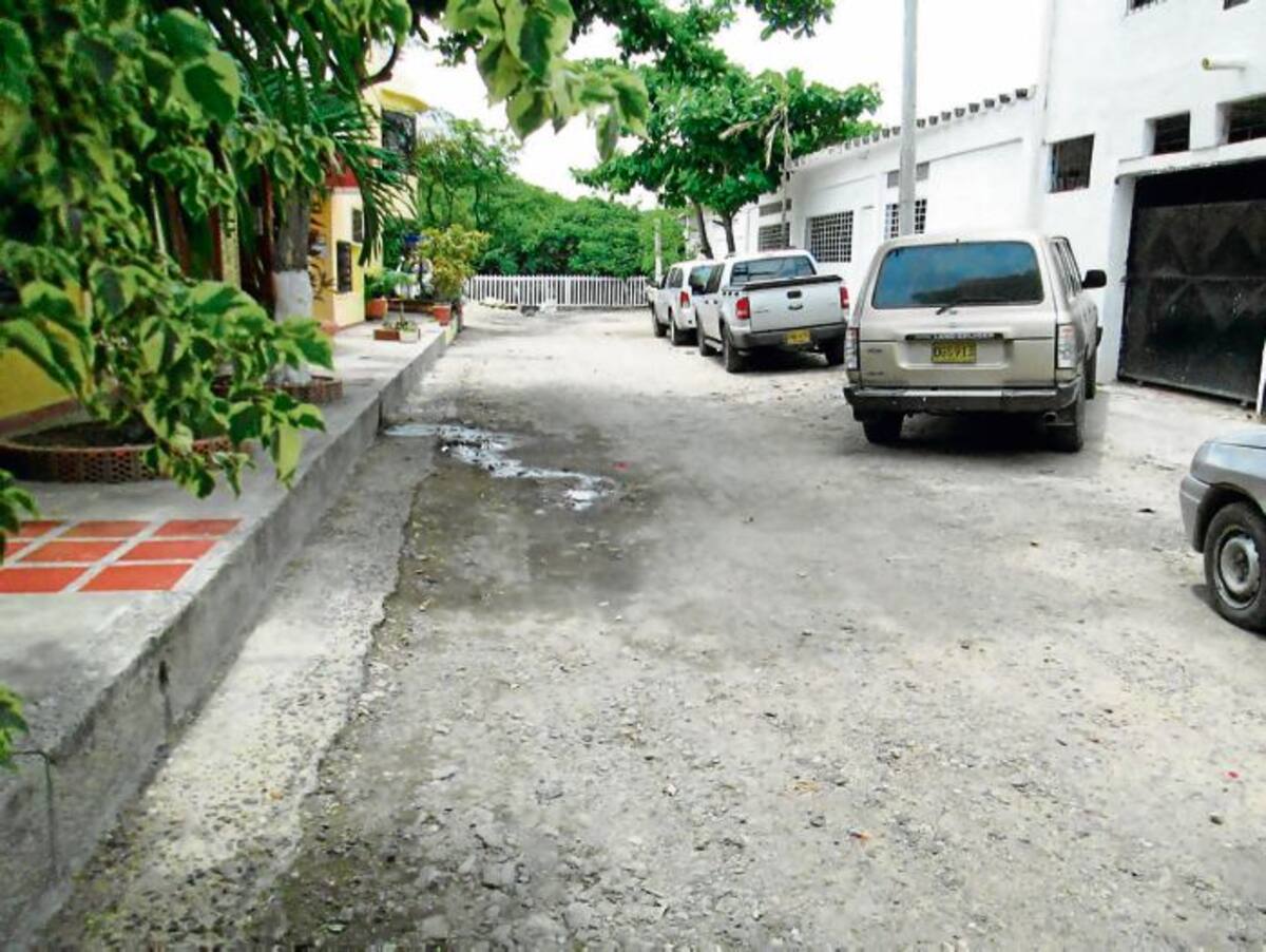 El Callejón Gaviria (Carrera 27) tiene problemas de insalubridad por falta de redes sanitarias. PEDRO TORRES, GENTE BAHÍA - EL UNIVERSAL