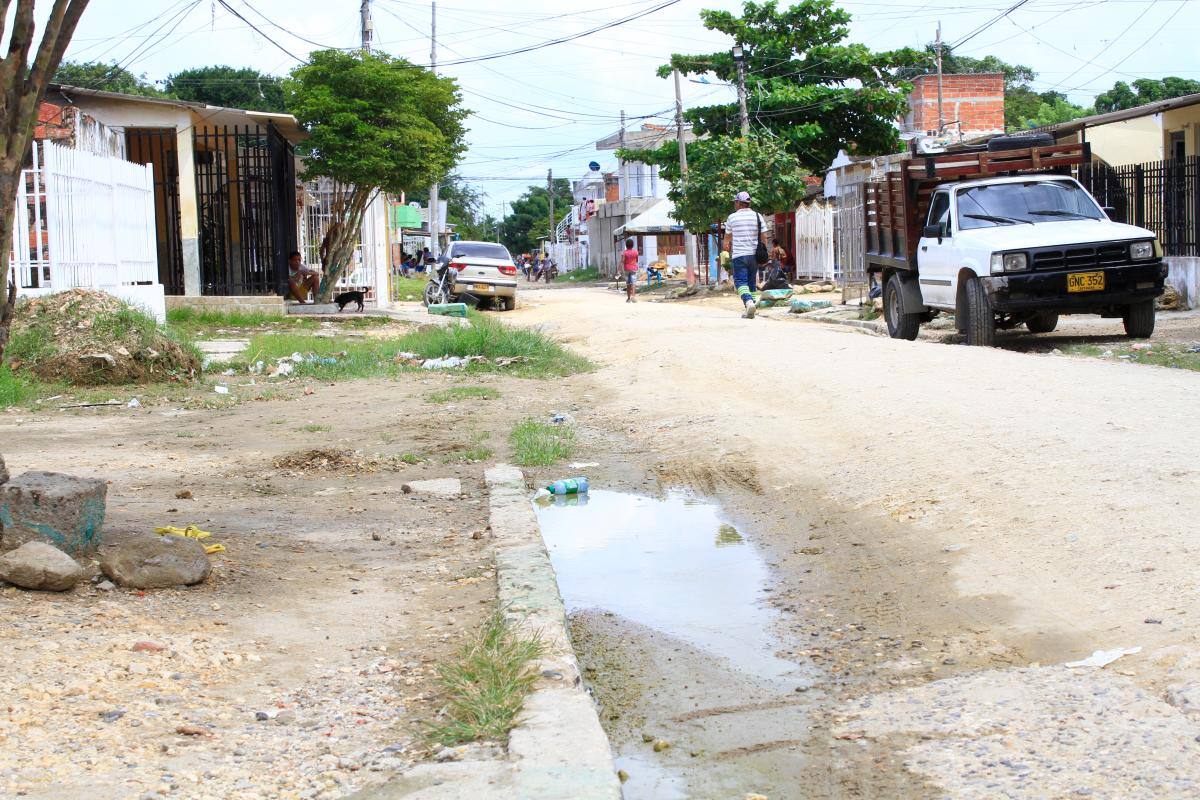 Pocas calles están pavimentadas, algunas las dejaron a medias.