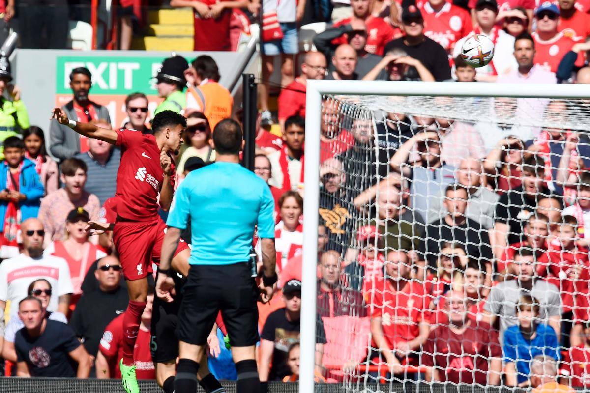 Luis Díaz anota doblete en goleada histórica del Liverpool