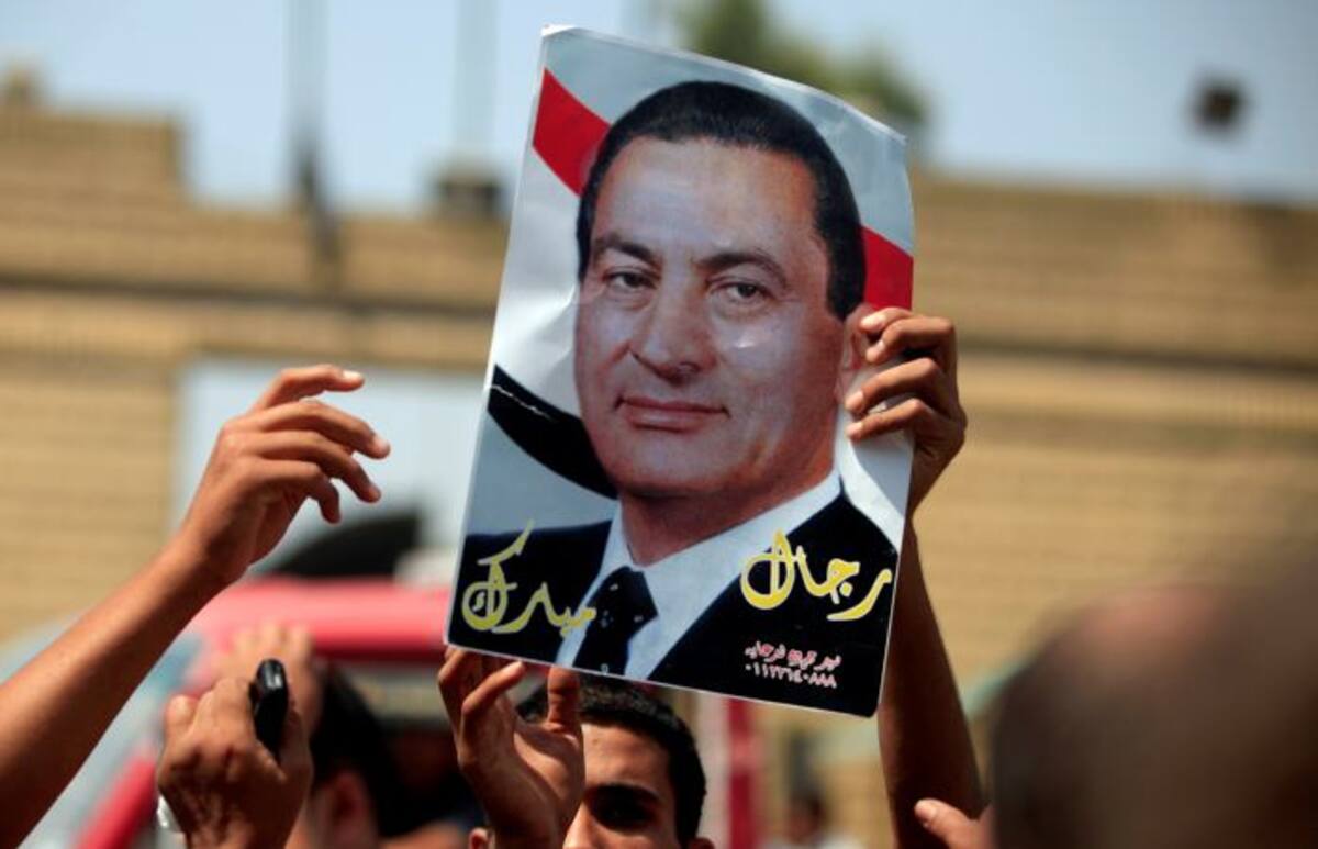 Hosni Mubarak debió ser trasladado a un hospital militar. AP Khalil Hamra