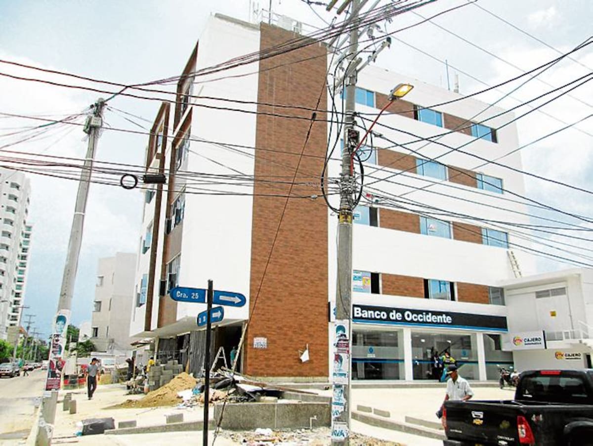 Nuevo edificio con fines comerciales en Manga, en la esquina de la Tercera Avenida con Calle 25.