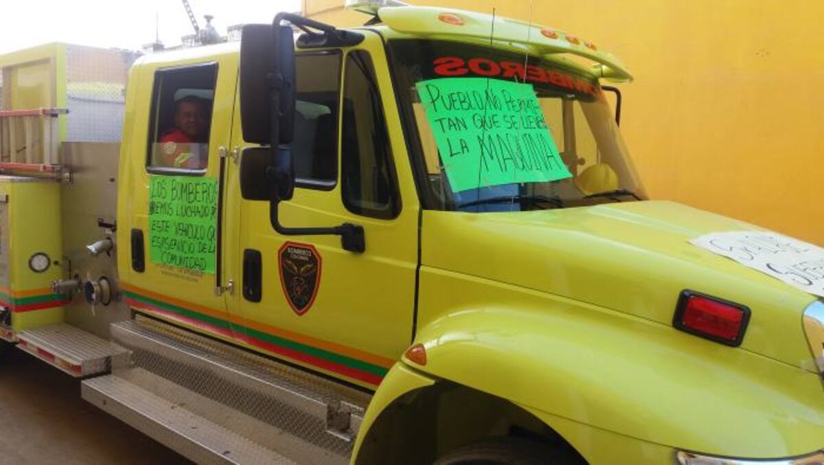 El Cuerpo de Bomberos realizó hoy una manifestación por las principales calles del municipio. Lila Leyva/ El Universal