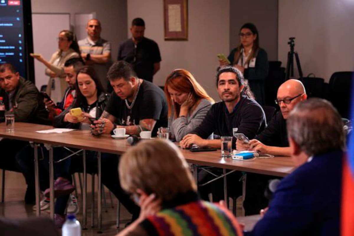 ¿Se quedan? Así concluyó reunión de MinTransporte con miembros de plataformas