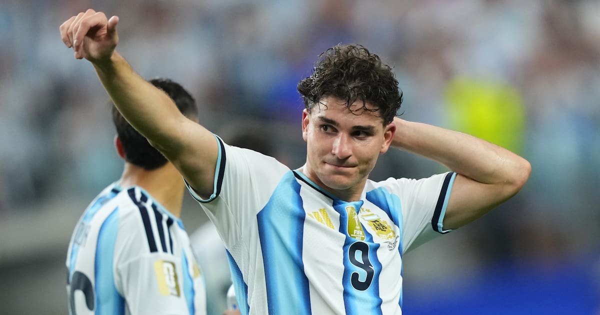 Julián Álvarez abre la puerta a Barcelona y Real Madrid: “Lo mejor es una transferencia”