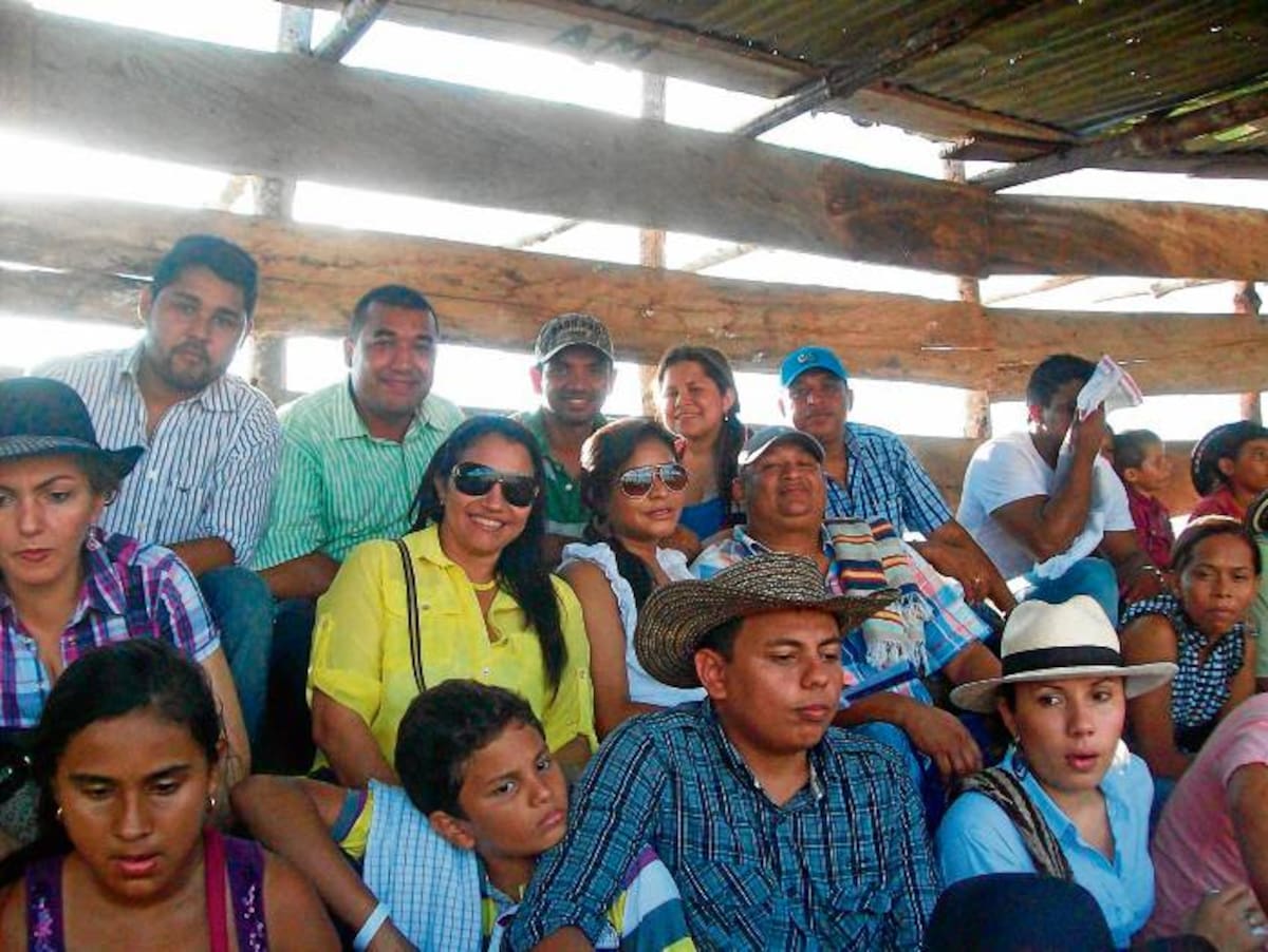 Los aficionados a las corralejas colmaron los palcos para presenciar las faenas que se dieron en la plaza Mata de Caña.