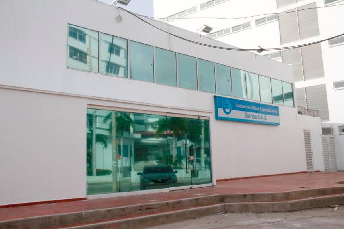 Golpean a médico con casco de moto por aislar a sospechoso de COVID