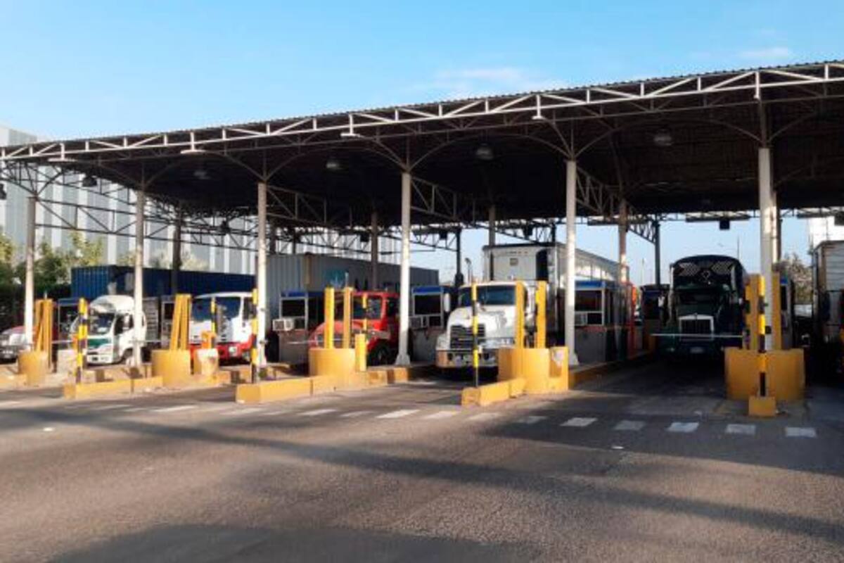 Vía a Mamonal, bloqueada por “plan tortuga” de transportadores de carga