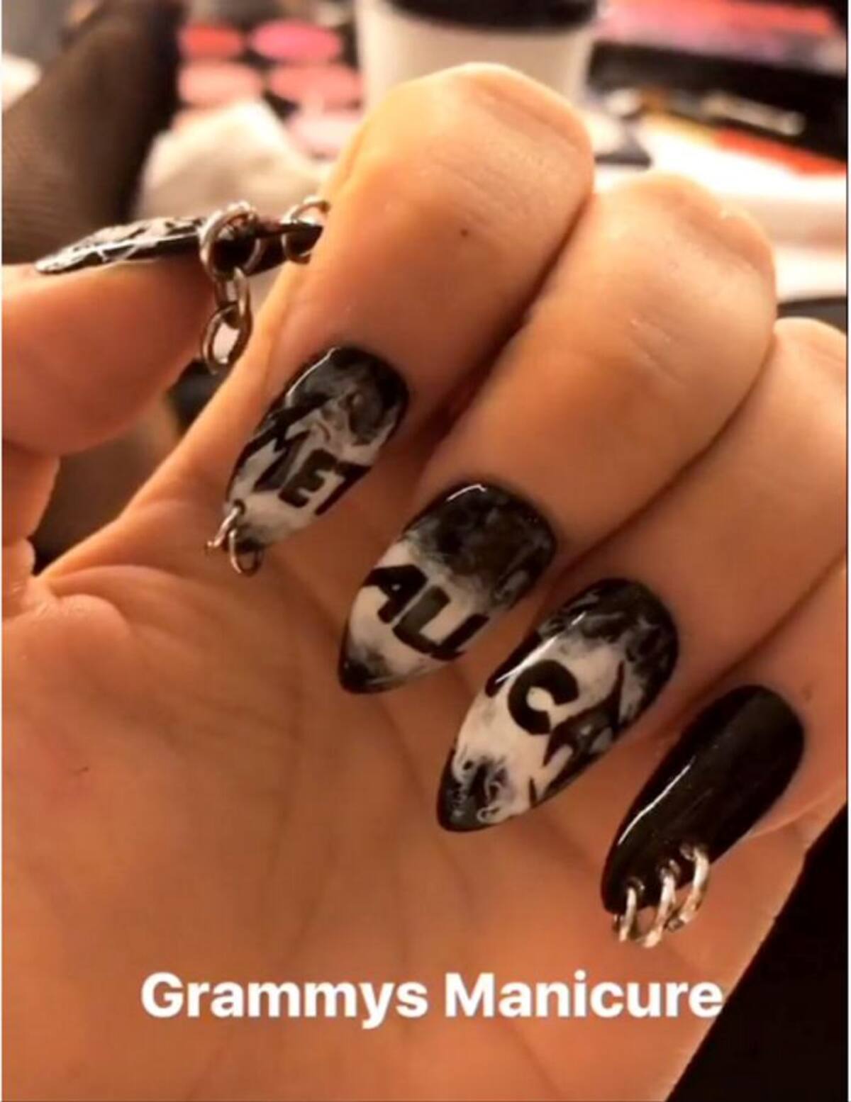 INSTAGRAM.