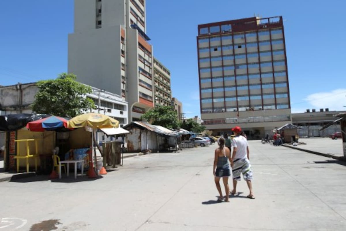 El Distrito anuncia que las obras de renovación urbana en la Plazoleta Telecom comienzan el lunes 13 de junio, y se prevé que para esa fecha esté despejada completamente. AROLDO MESTRE - EL UNIVERSAL