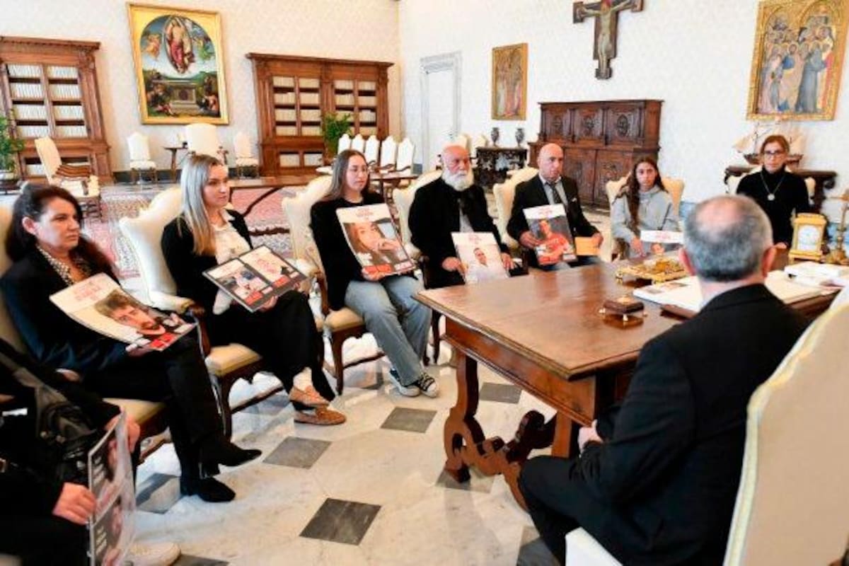 El papa recibe a familiares de rehenes israelíes en manos de Hamás