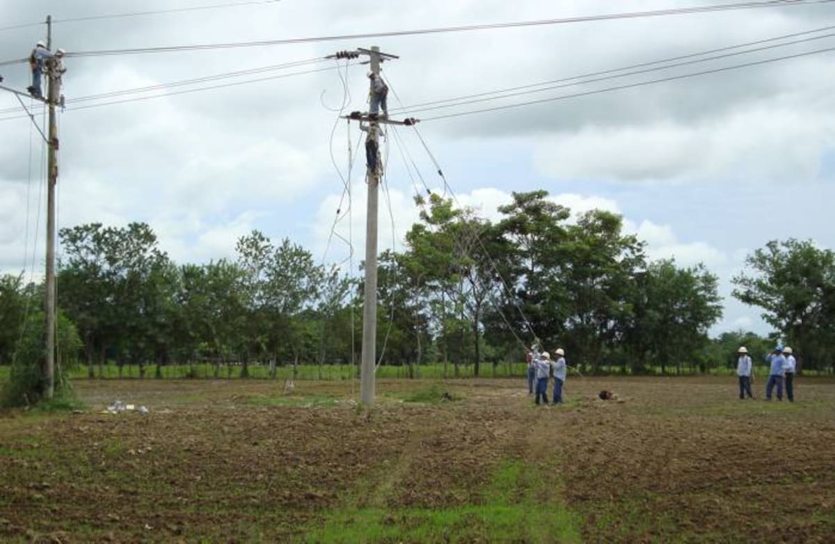 El servicio de energía eléctrica en los municipios de La Línea es deficiente. La subestación de Arenal es la solución para mejorar el suministro. ARCHIVO