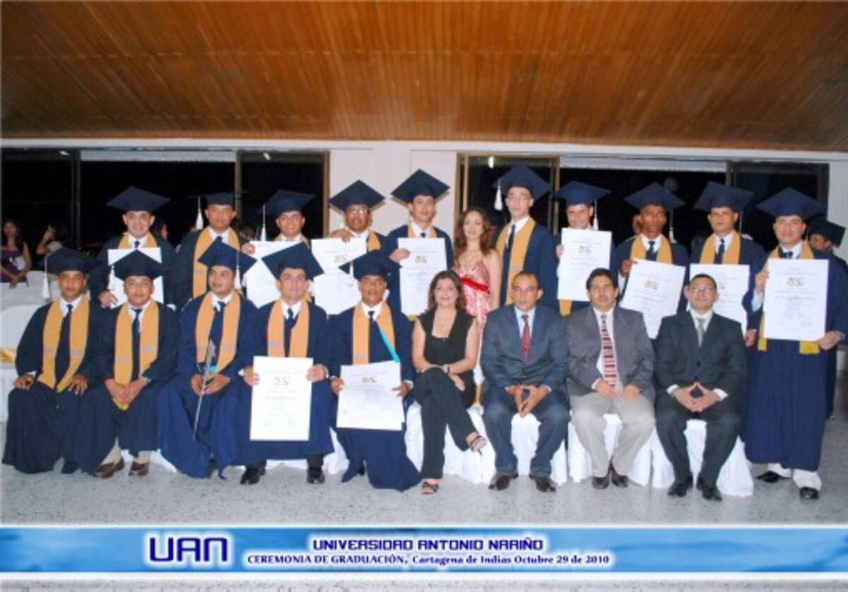 Aparecen: Fernando Pérez, Luis Eduardo Julio, Jorge Luis Conrado, Leonardo Fernández, Jaime Manzano, Héctor López, Carlos Acevedo, José Herrera, Hugo Peña, John Jairo Medina, Arnaldo Atencio, Luis Gabriel Estrada, Amilkar Villalobos, David Pimentel, Henry González, Alexander Junco, Wilfredo Puello, Eva Sofía Espitia, Juan Carlos Guisa, José Romero, Julio Cesar García y los directivos: Gina Pombo, Jackeline Murra, Edgar Vergara, Bashir Yacub y Gilberto Ojeda. ARCHIVO PARTICULAR