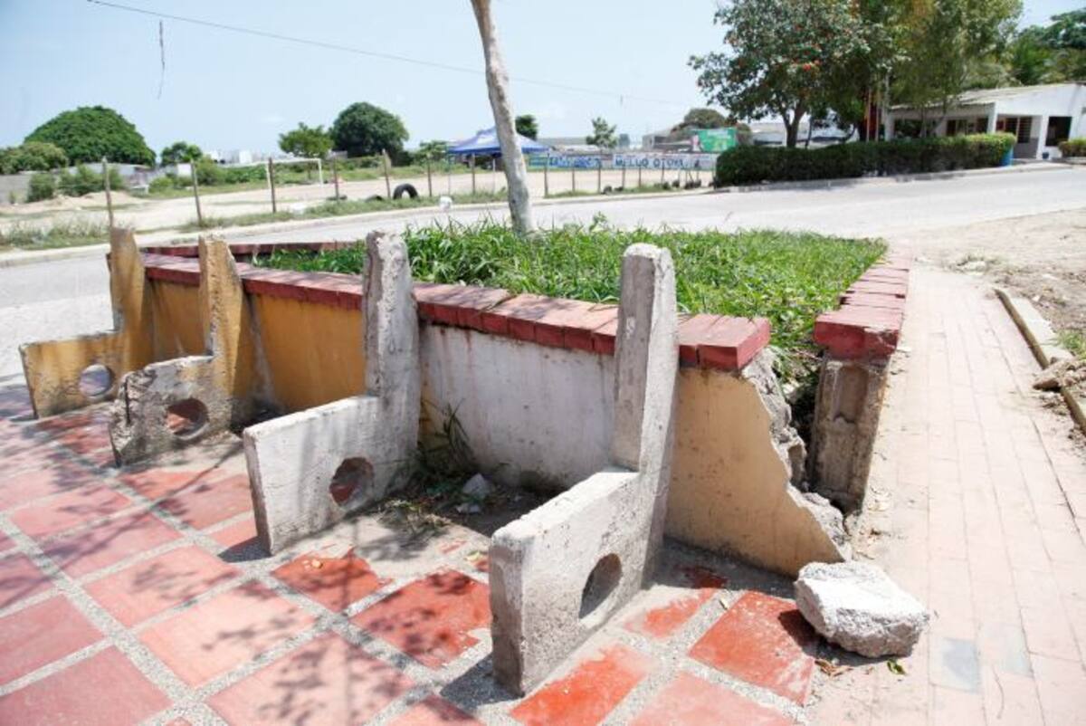 El parque de Piedra de Bolívar se nota bastante deteriorado y abandonado. Aroldo Mestre-El Universal