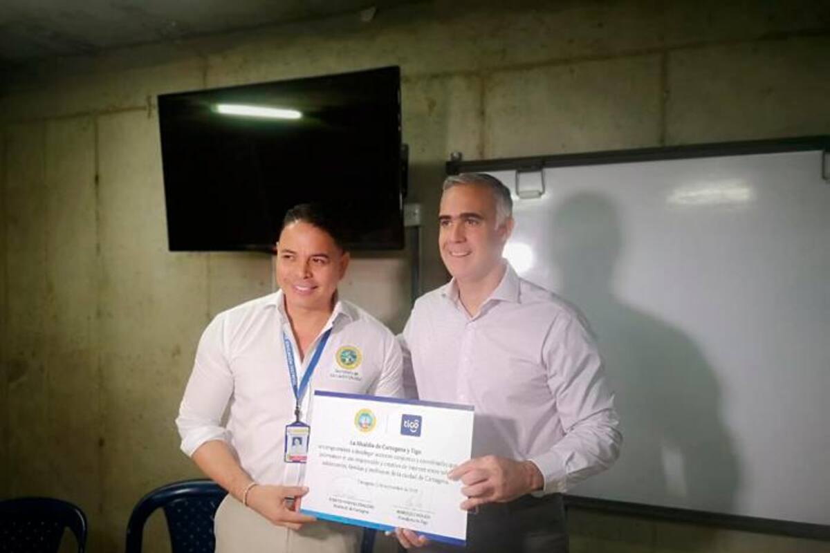 Alcaldía firma convenio con Tigo para el uso responsable de Internet en Cartagena