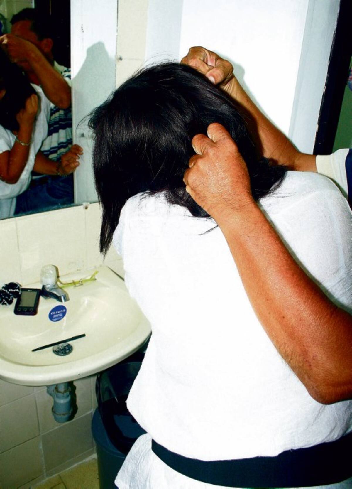 El maltrato a la mujer se da algunas veces por celos y otras por reclamos económicos.