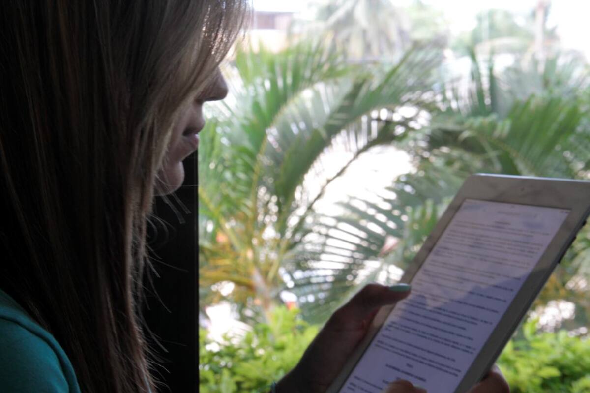 Cada vez son más los que leen es sus dispositivos móviles o tabletas.
