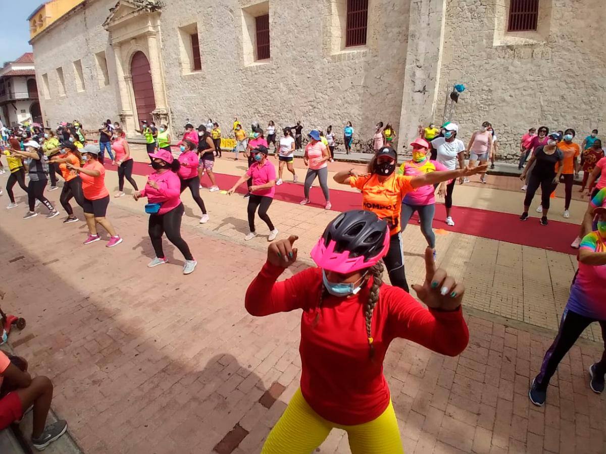 Familias cartageneras se unen a esta iniciativa ciudadana ‘Mi Centro es Cartagena’. FOTO: JULIO CASTAÑO.