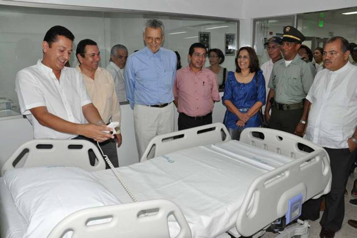 El gobernador de Sucre, Julio Guerra Tulena, inauguró la UCI en Corozal. Cortesía