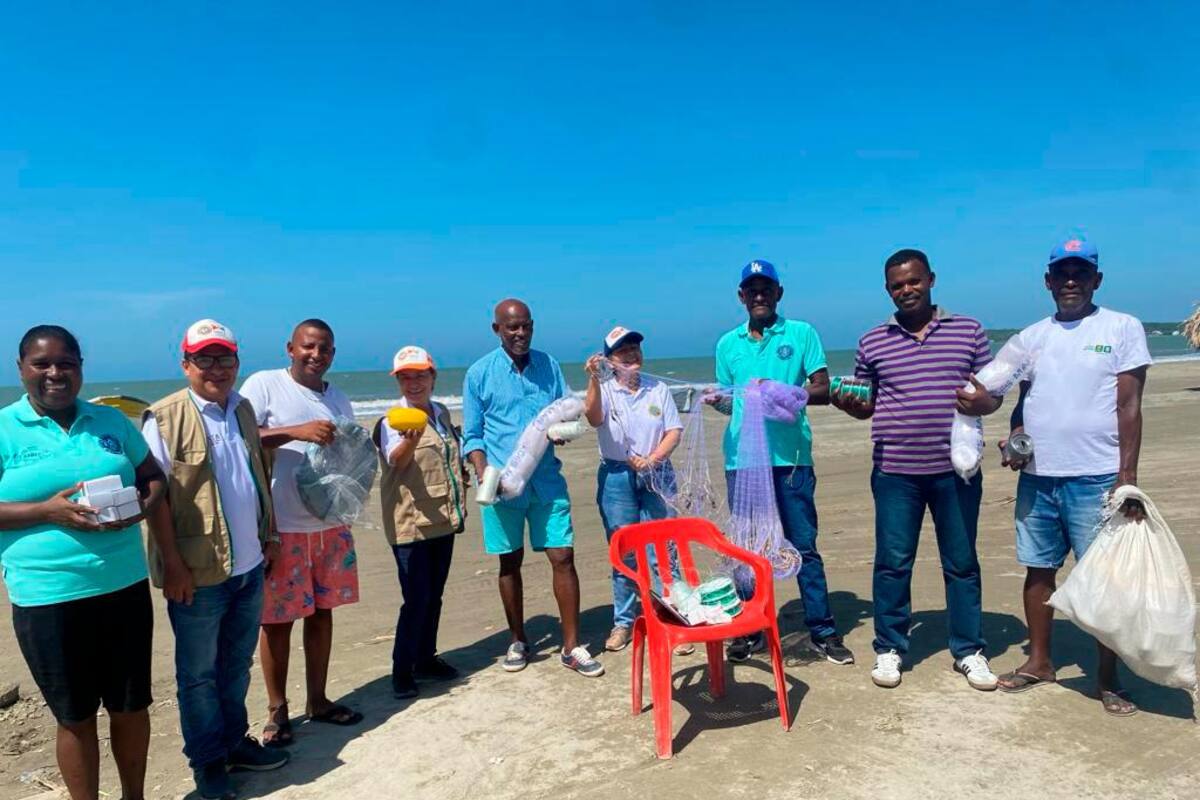 Entregan equipos a pescadores artesanales de Cartagena