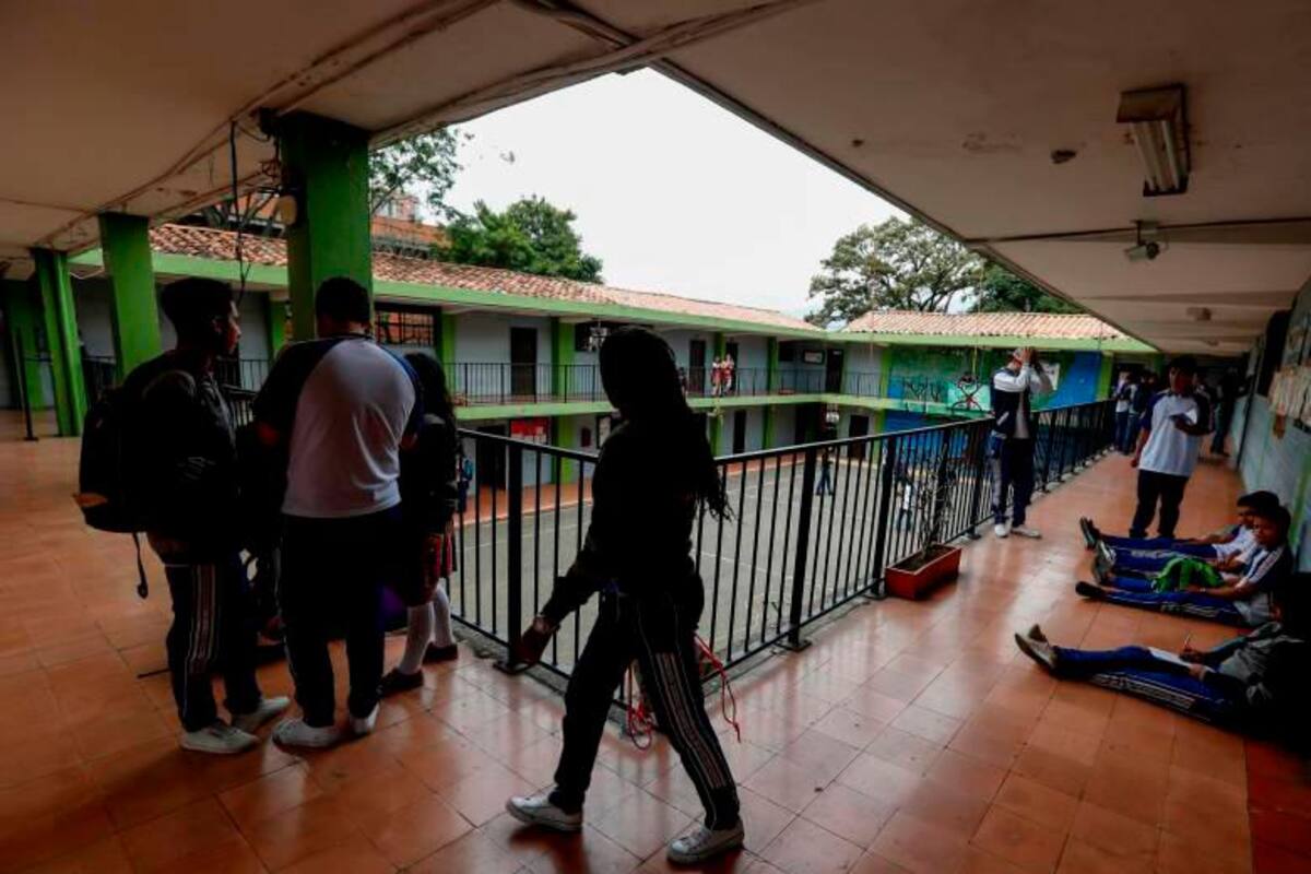 Alcaldía de Medellín es denunciada por cobro de estudiantes que no existen