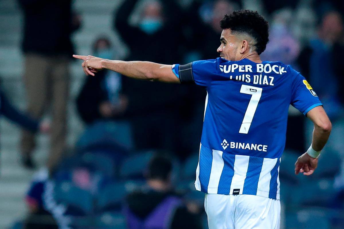 Video: Un hincha le preguntó a Klopp por Díaz y el técnico le regaló una cerveza