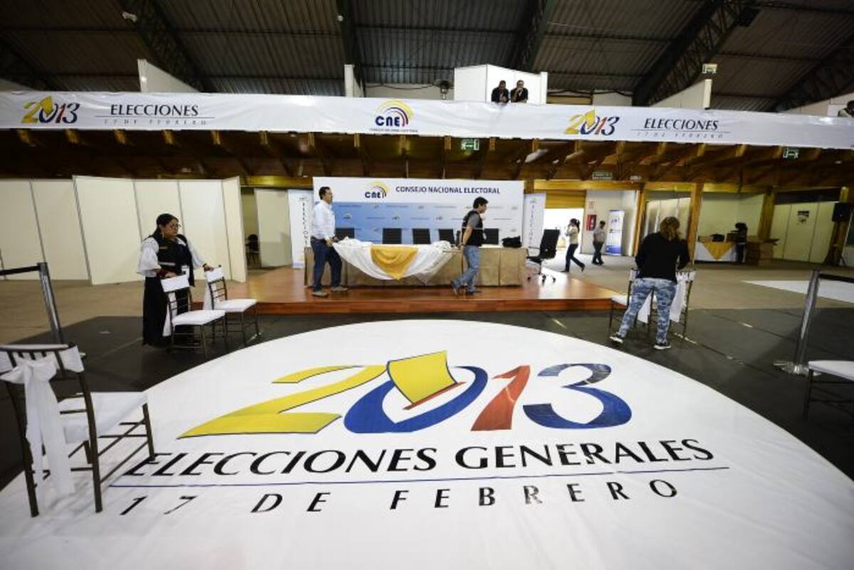 Además de presidente y vicepresidente, los ecuatorianos deben escoger a 137 asambleístas y 5 diputados al Parlamento Andino. AFP RODRIGO BUENDIA