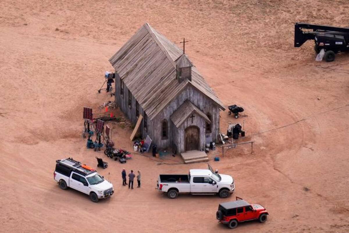 La armera del rodaje de Alec Baldwin culpa a productores de inseguridad