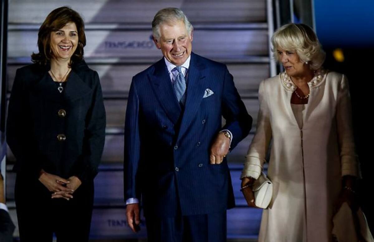 El príncipe Carlos y la duquesa Camila fueron recibidos por la ministra de Relaciones Exteriores, María Ángela Holguín. COLPRENSA