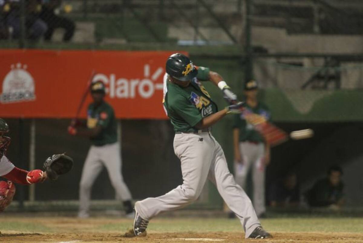 Cristian Cano, de Toros, anoche se fue de 4-3 con un doble. Óscar Díaz Acosta-El Universal