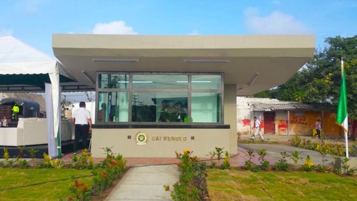 El CAI, de 21 metros cuadrados, con blindaje y concreto reforzado, cumple con las normas de sismorresistencia vigentes en Colombia. COLPRENSA