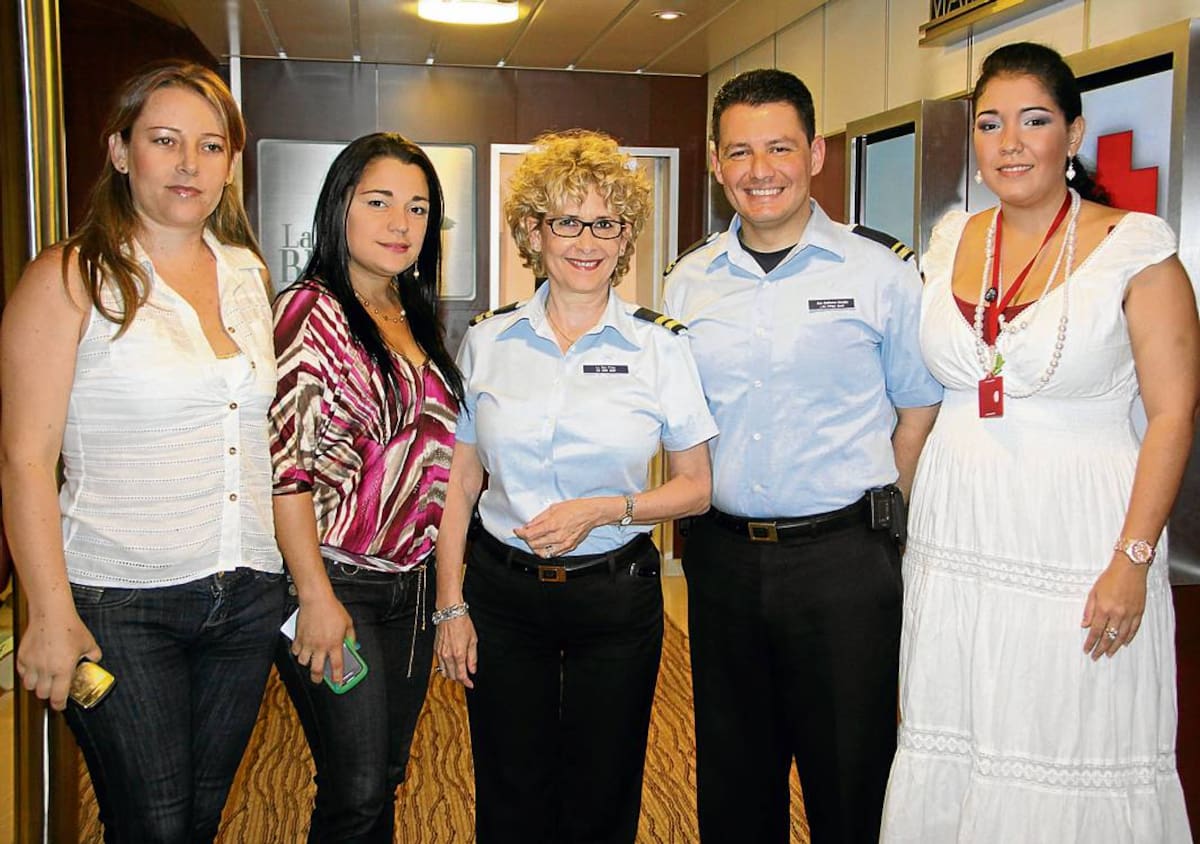 Mariluz Giraldo, Tatiana Vergara, Sue Price, Guillermo Smythe y María Rosa Cervantes.