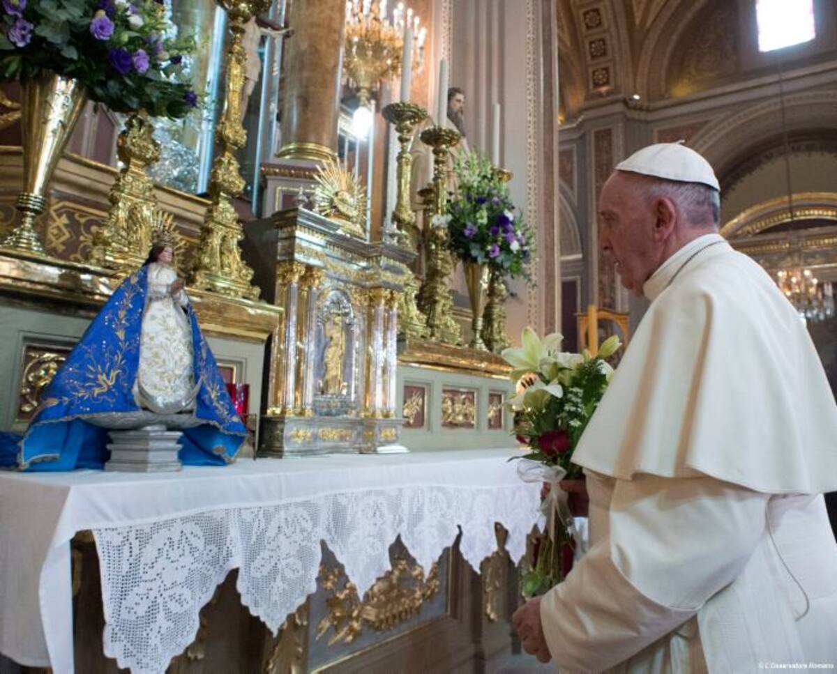 El pontífice intentó ofrecer consuelo al tiempo que reclamaba a los líderes políticos y religiosos que no han cumplido con su pueblo. AP