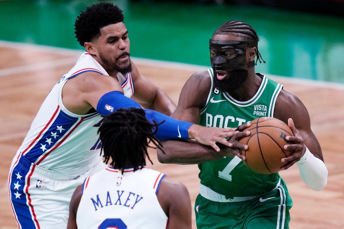 Playoffs NBA: Con 25 de Brown, Celtics se impone a 76ers