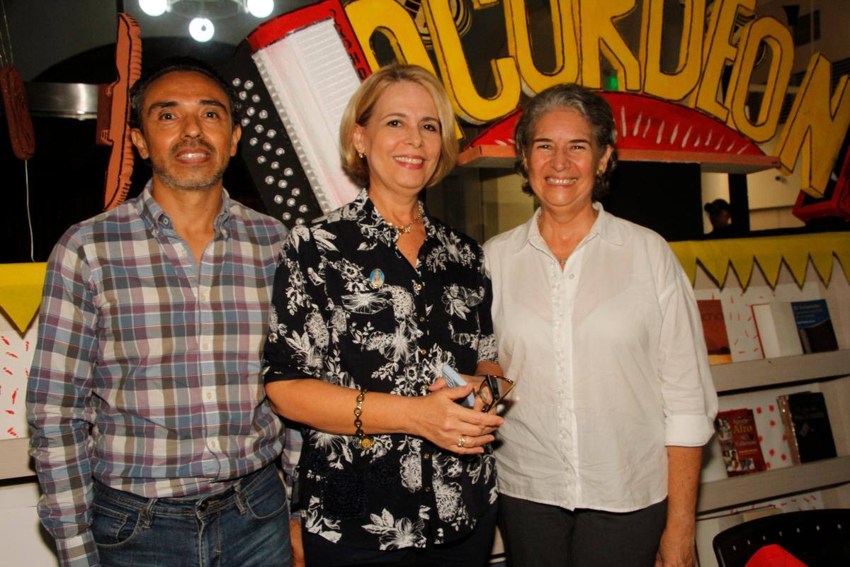 Javier Pérez, Vicky Tinoco y Lucy Gómez.