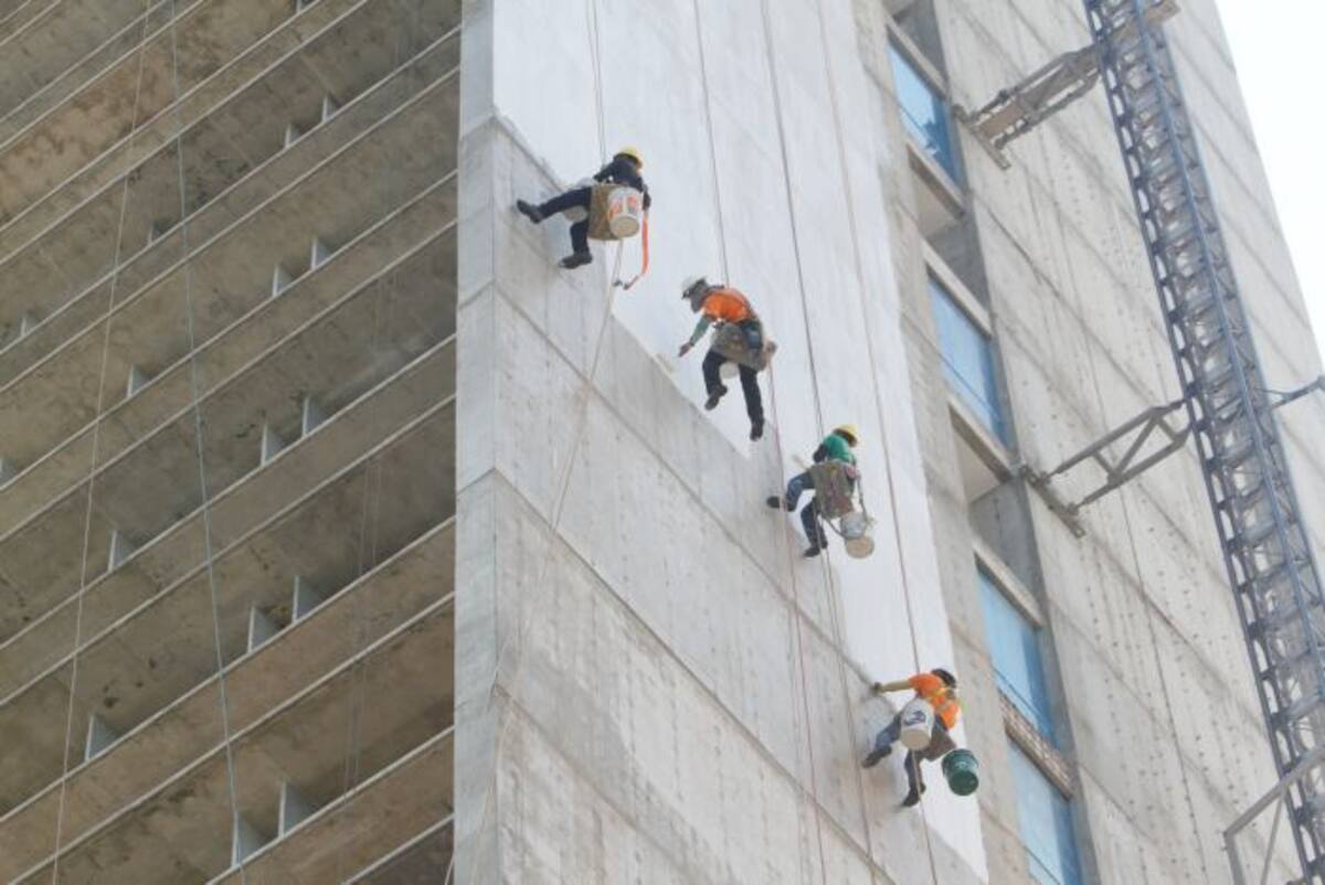 La construcción es la tercera actividad económica más importante de Bolívar, aportando el 11% del PIB departamental. El sector genera el 10% de los empleos de Cartagena. El Universal.