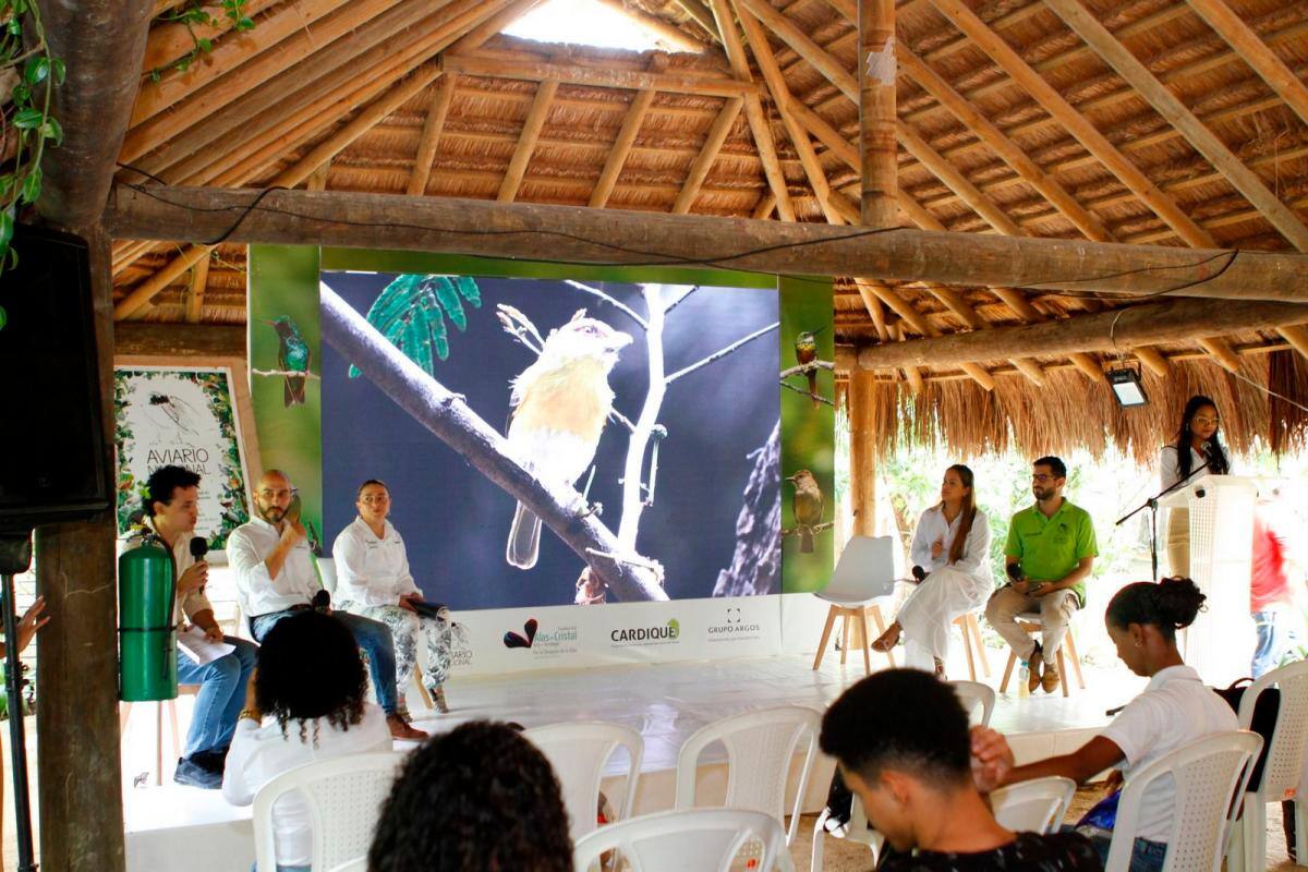 Lanzan libro ‘Isla Barú’ con imágenes y sonidos de 100 especies de aves