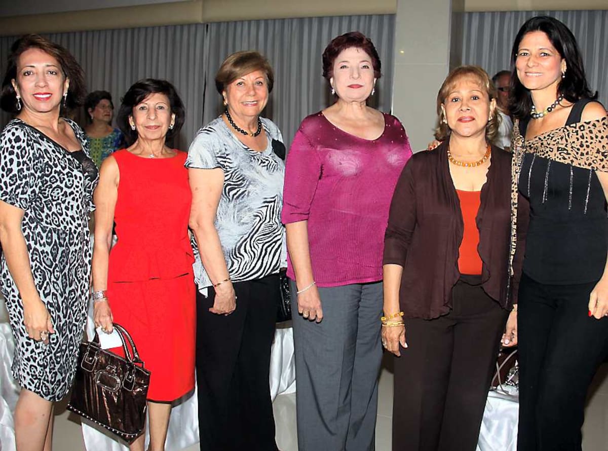 Miriam de Galeano, Celinda Lascar, Noris de Saer, Ketty de Daffach, Ruby de Abiad y Claudia Fadul.