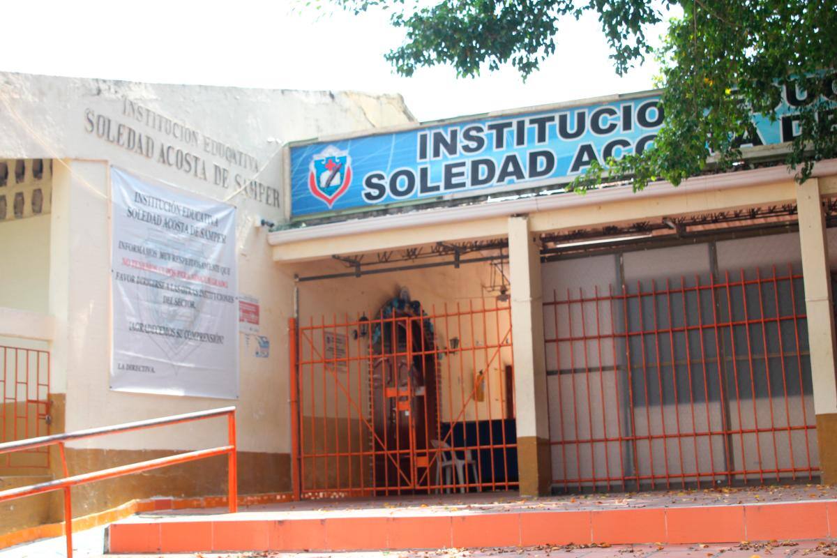 Los colegios oficiales de la ciudad continúan sin seguridad.
