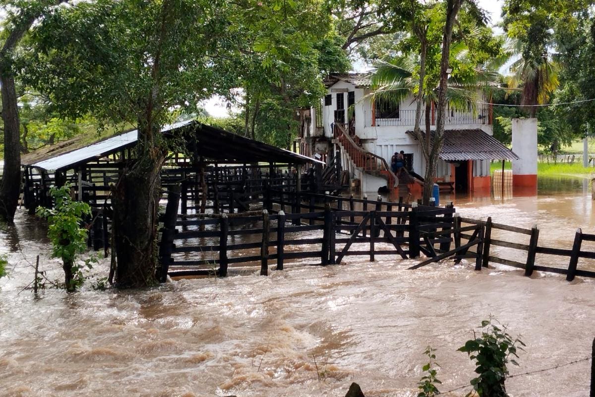 Barrios inundados por las fuertes lluvias de esta madrugada en Cartagena