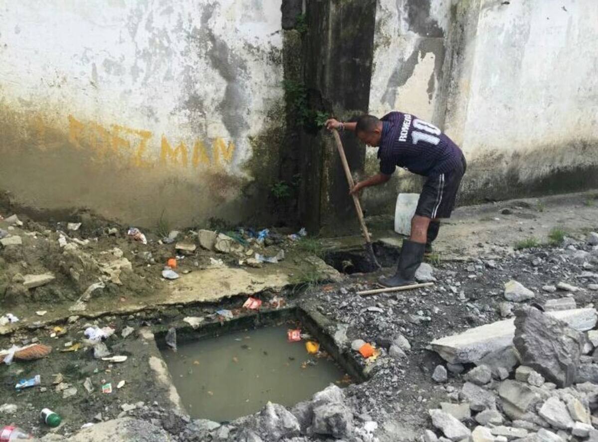 Los presos viven en medio de aguas negras por daños en el alcantarillado. Cortesía