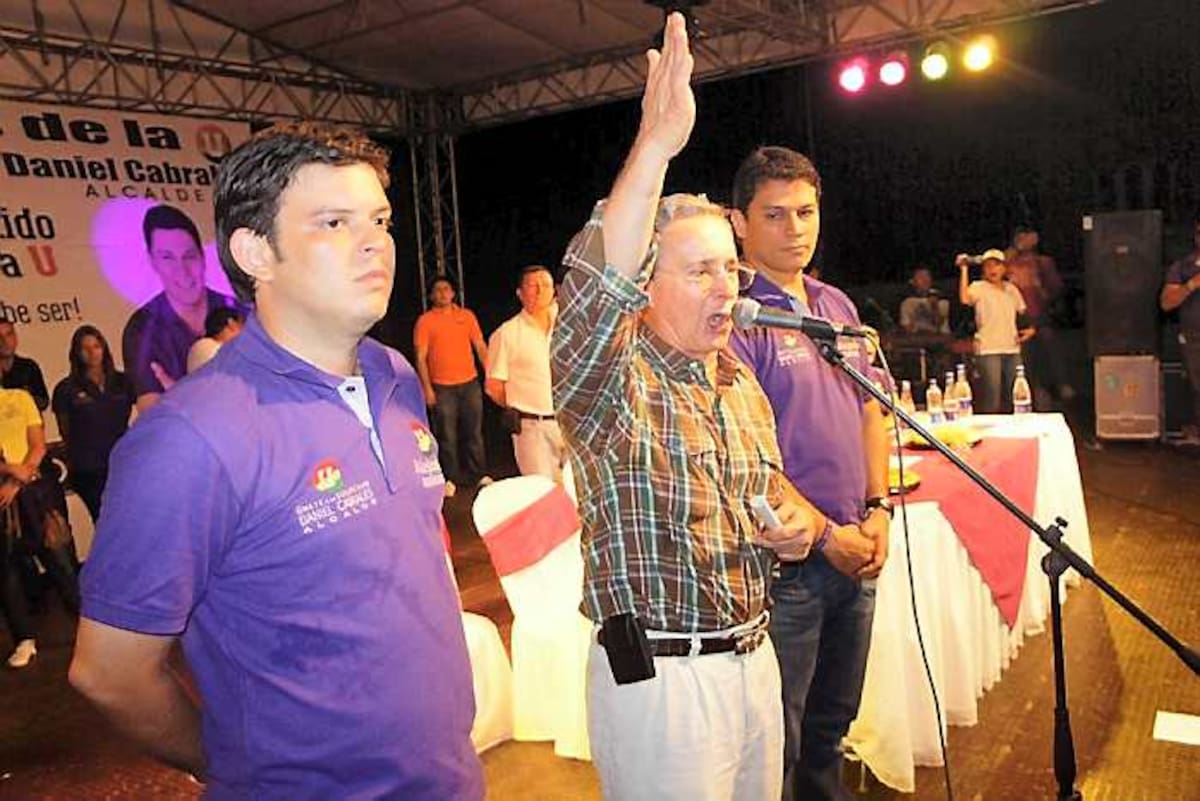 El expresidente Álvaro Uribe en el cierre de campaña de los candidatos Alejandro Lyons y Daniel Cabrales.