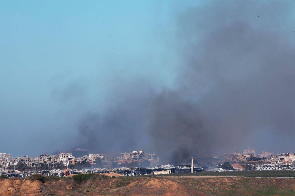 Decenas de muertos y heridos tras noche de intensos bombardeos en Franja de Gaza
