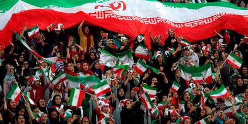 Irán permite ingreso de mujeres a un estadio de fútbol