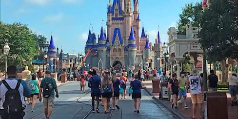 Mickey Mouse abre su casa en Florida a pesar de la amenaza del COVID-19