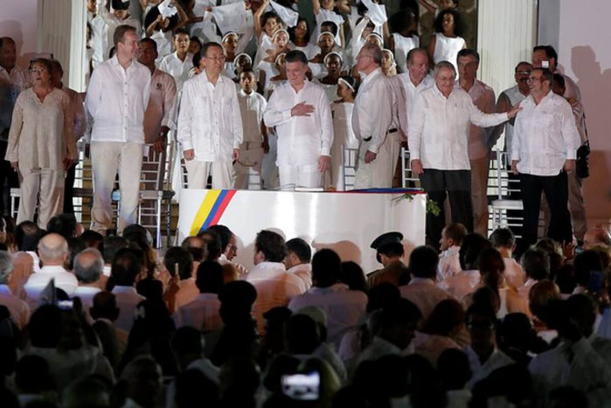 Firma de acuerdo de paz en Cartagena. COLPRENSA.