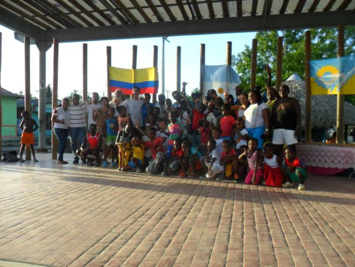 Niños, jóvenes y padres de familia se benefician de la ludoteca. FOTO CORTESIA