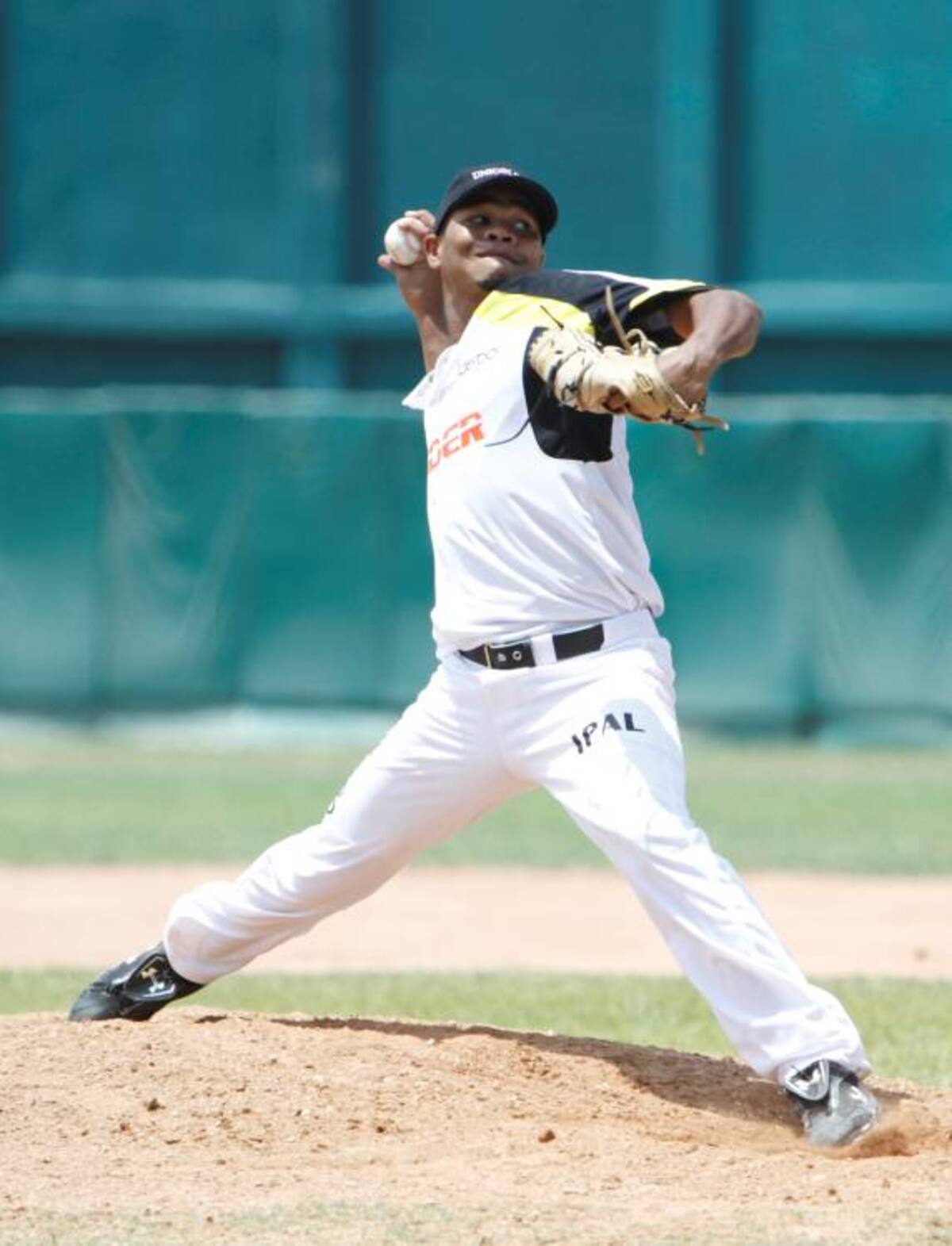 Raíl Julio fue l pitcher ganador por Piratas-Salgado Pupo-Ipal-Big Yamo ante Arjona. Julio Castaño-El Universal