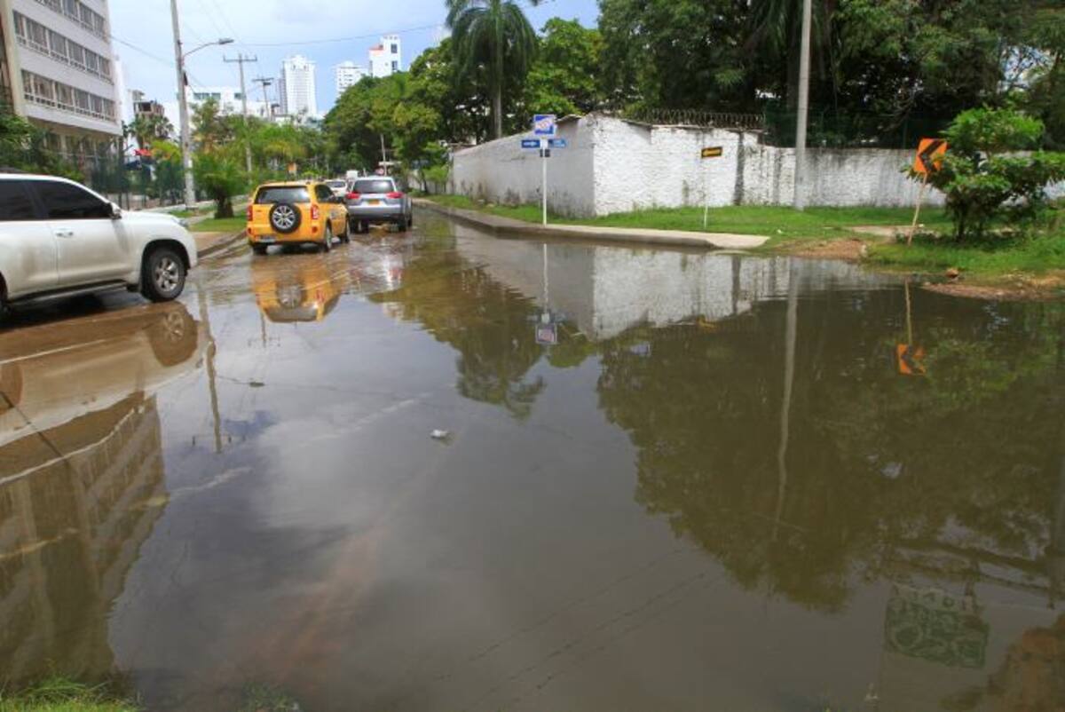 Inundaciones en Bocagrande por efectos de las lluvias y de la marea alta. Julio Castaño- El Universal.