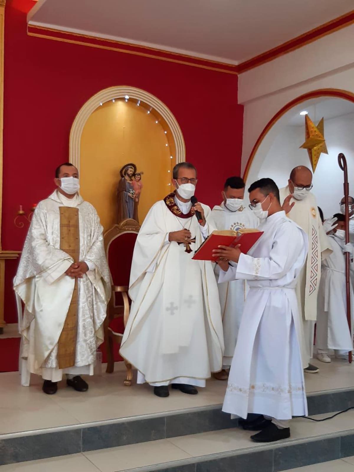 Arzobispo, Monseñor Francisco Múnera durante la eucaristía.
