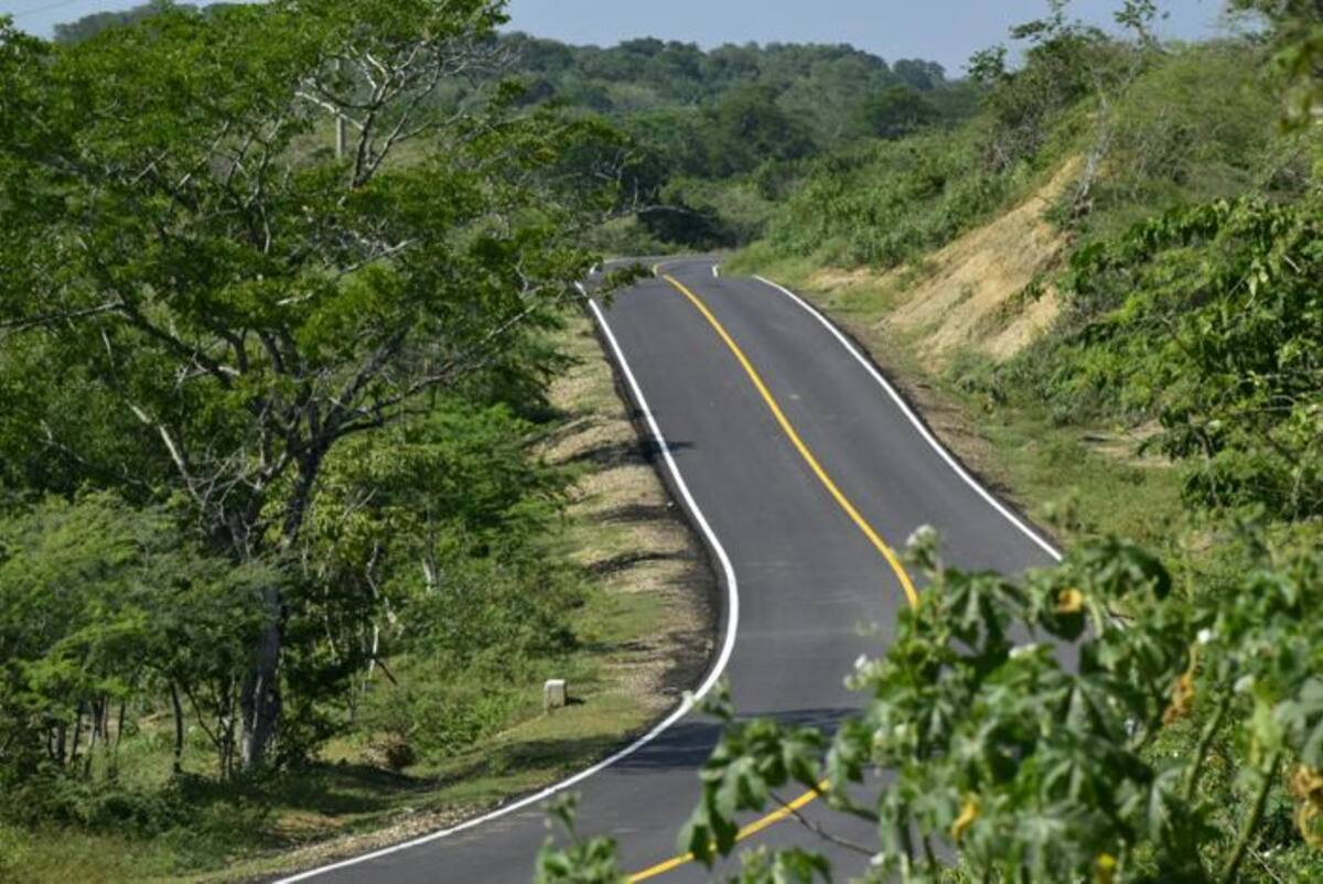 Con una inversión de 36 mil millones de pesos, la Gobernación de Bolívar, a través de la Secretaría de Infraestructura, logró pavimentar 21,4 kilómetros de una vía que en épocas de fuerte invierno se volvía intransitabl Lila Leyva/ El Universal